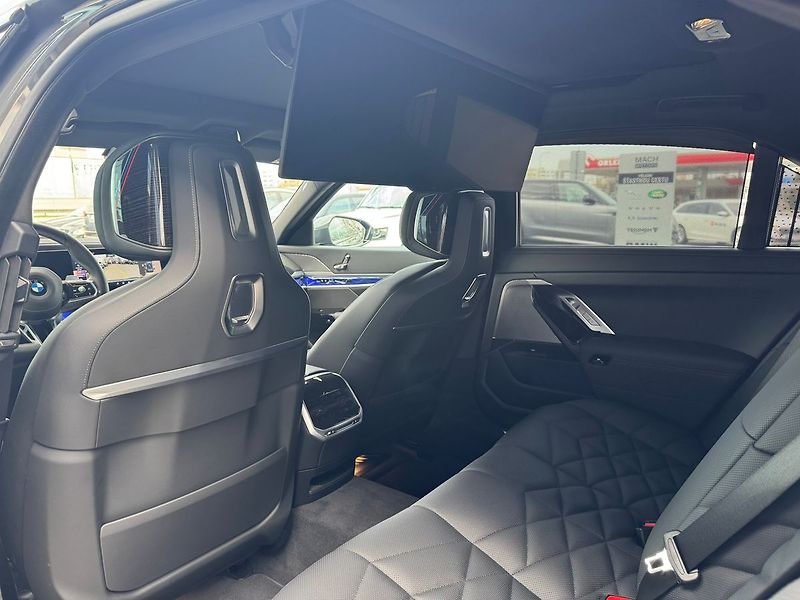BMW Řada 7 740d xDrive  TV TOP - fotka 17 z 22