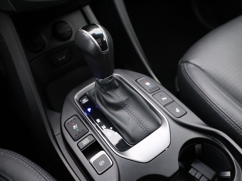 Hyundai Grand Santa Fe 2,2 CRDI 145kW CZ Luxury DPH - fotka 24 z 32