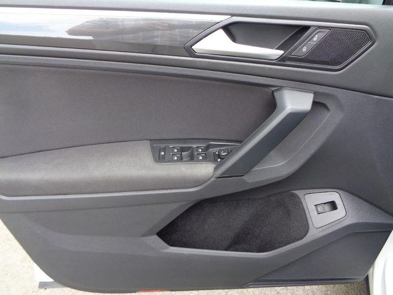 Volkswagen Tiguan 2.0 TDI DSG R-LINE  110 kW - fotka 11 z 30