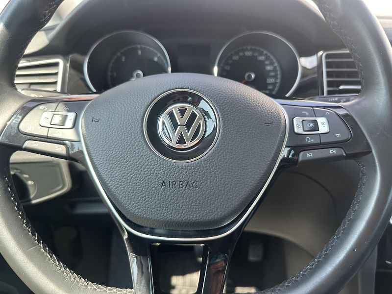 Volkswagen Golf Sportsvan (2014) 2.0 TDI 1. majitel, ser. kniha - fotka 27 z 41