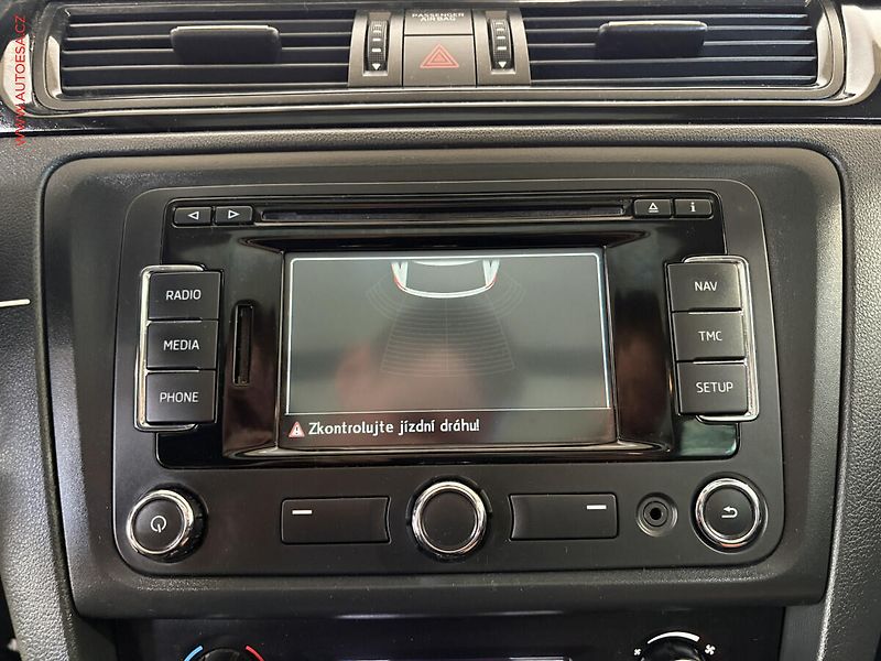 Škoda Rapid (2014) 1.2 TSi, Style, xenon, panor - fotka 14 z 16