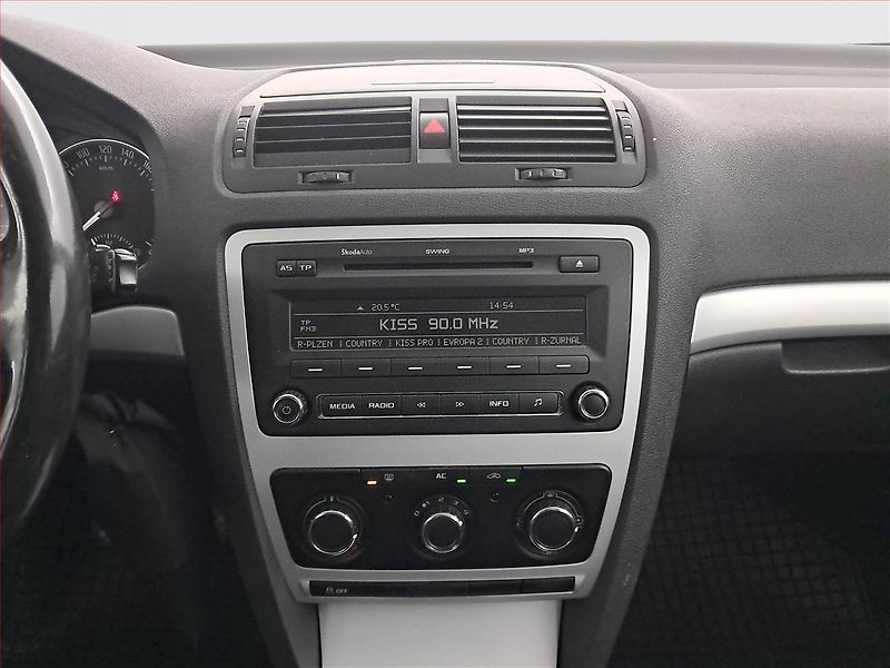 Škoda Octavia (2011) 1.6 TDI, Tempomat - fotka 12 z 14