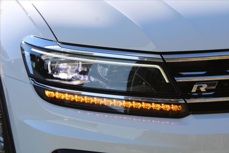 Volkswagen Tiguan 2,0 TDI  1.MAJ,A/T,4x4,R-LINE - fotka 41 z 41