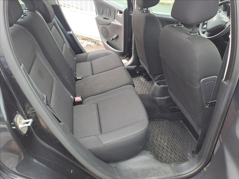 Peugeot 207 1,4 HDI - fotka 7 z 13