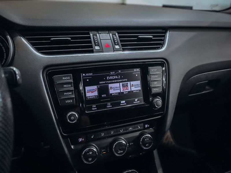Škoda Octavia 2.0 TDi RS DSG - fotka 13 z 32