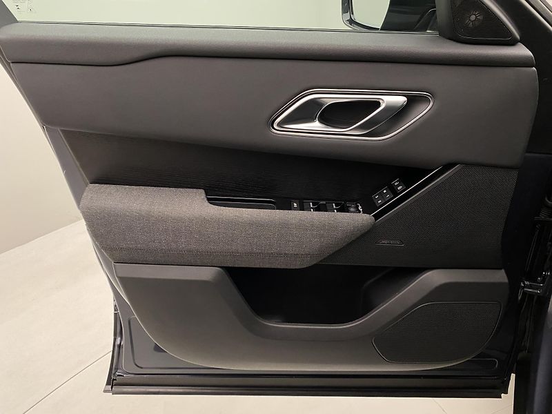Land Rover Range Rover Velar P400e DYNAMIC HSE REZERVACE - fotka 6 z 47