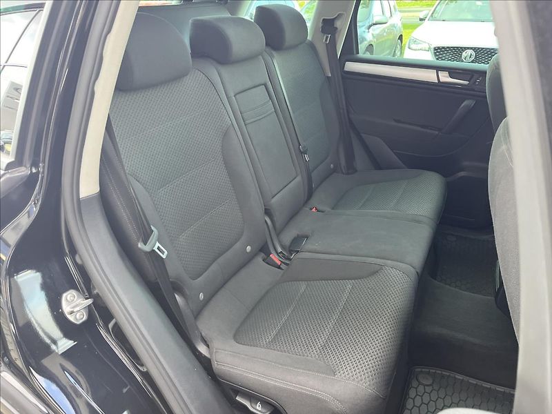 Volkswagen Touareg 3,0 TDI  V6 150 kW DSG 4M - fotka 21 z 36