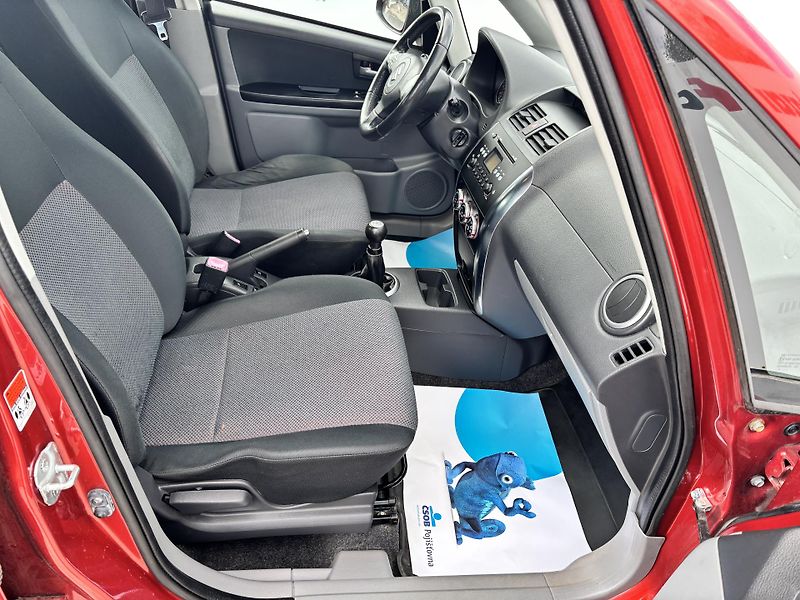 Suzuki SX4 (2007) 1.6 VVT 79KW 4x4 - fotka 13 z 26