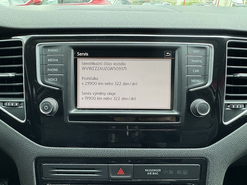 Volkswagen Golf Sportsvan (2015) 1.4TSi 92kW Xenony Navi - fotka 13 z 48