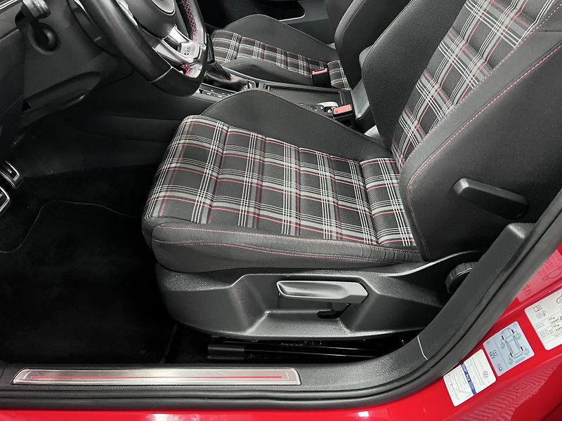 Volkswagen Golf GTI Performance 180 kW - fotka 13 z 50