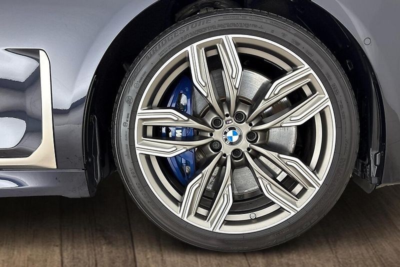 BMW Řada 7 M760Li xDrive - fotka 5 z 22