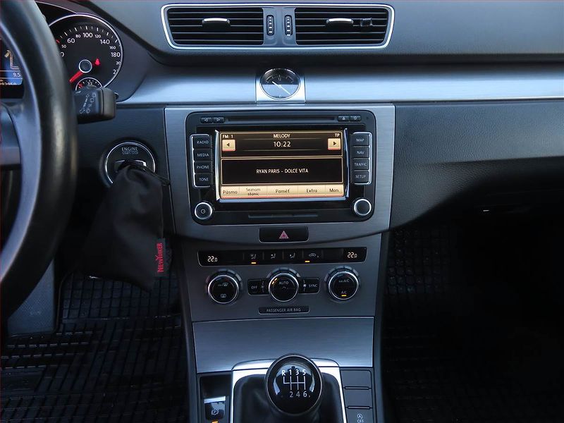 Volkswagen Passat (2013) 1.6 TDI, Serv.kniha, Navi - fotka 12 z 21