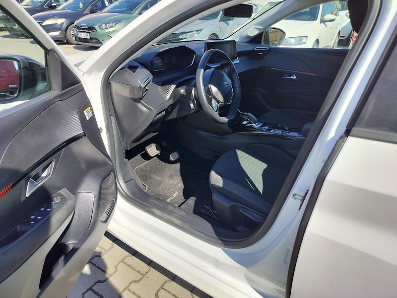 Peugeot 208 e, navigace - fotka 9 z 27