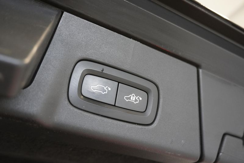 Volvo V90 2.0 D4 MOMENTUM AUTOMAT 8st. - fotka 13 z 31