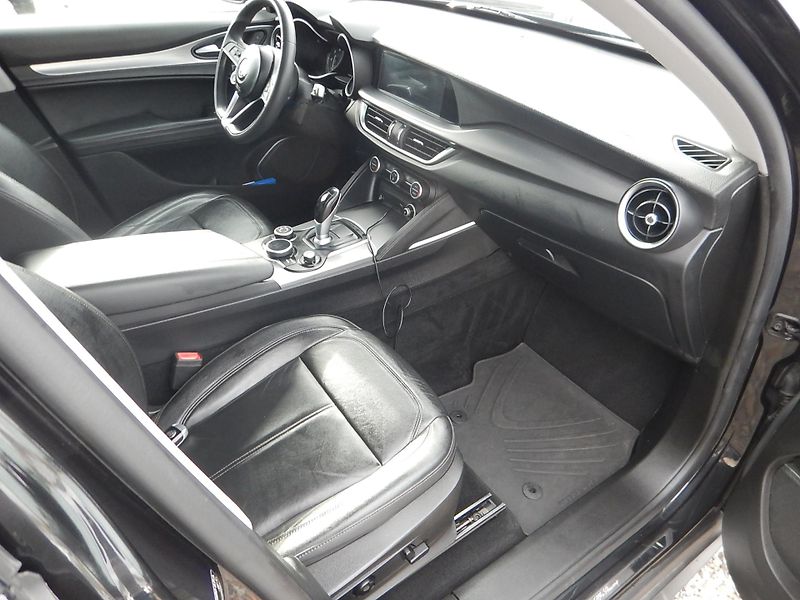 Alfa Romeo Stelvio 2.2 JTD Q4 AUTOMAT - fotka 17 z 27