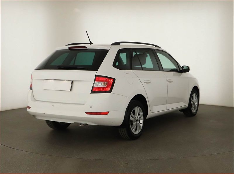 Škoda Fabia (2022) Ambition 1.0 TSI, ČR,1.maj - fotka 5 z 13