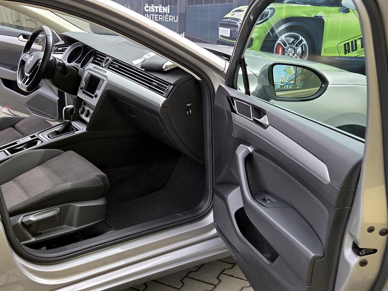 Volkswagen Passat 2.0TDi DSG *SERV.KN.FAKTURY*   - fotka 27 z 49