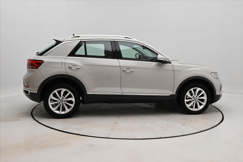 Volkswagen T-Roc 2,0 TDI 110 kW DSG STYLE Záruk - fotka 4 z 29