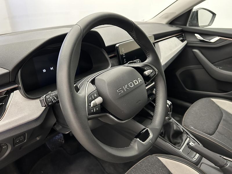 Škoda Scala 1.0 TSI Top selection - fotka 8 z 27