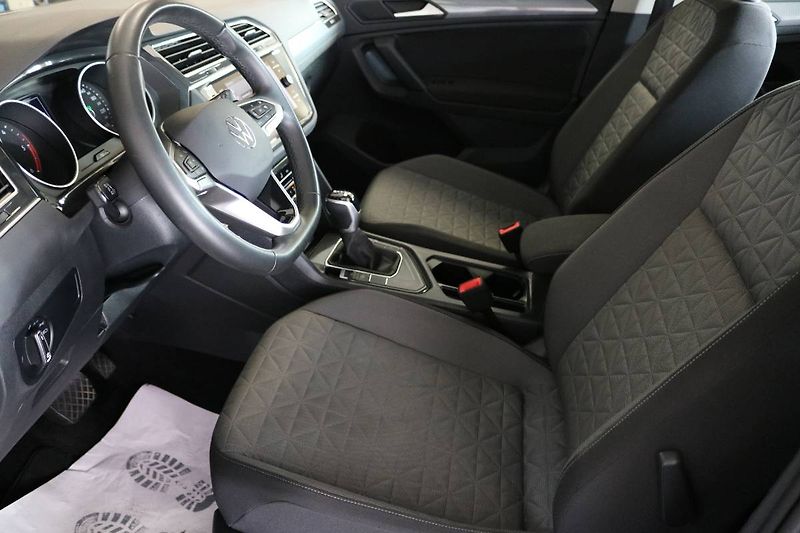Volkswagen Tiguan (2022) 2.0 TDI, 110kW, DSG, LED - fotka 18 z 23