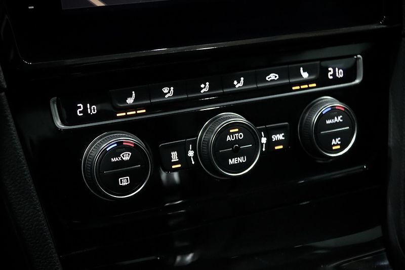 Volkswagen Golf 7 FL Variant 1.4 TSI 92 kW DSG - fotka 27 z 33