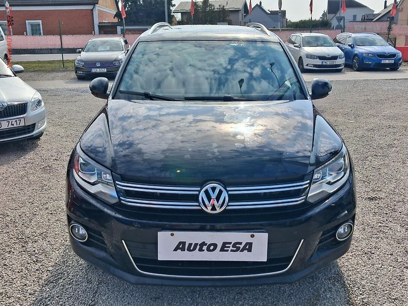 Volkswagen Tiguan (2012) 2.0 TSi 4X4, DSG, výhřev sed. - fotka 2 z 21