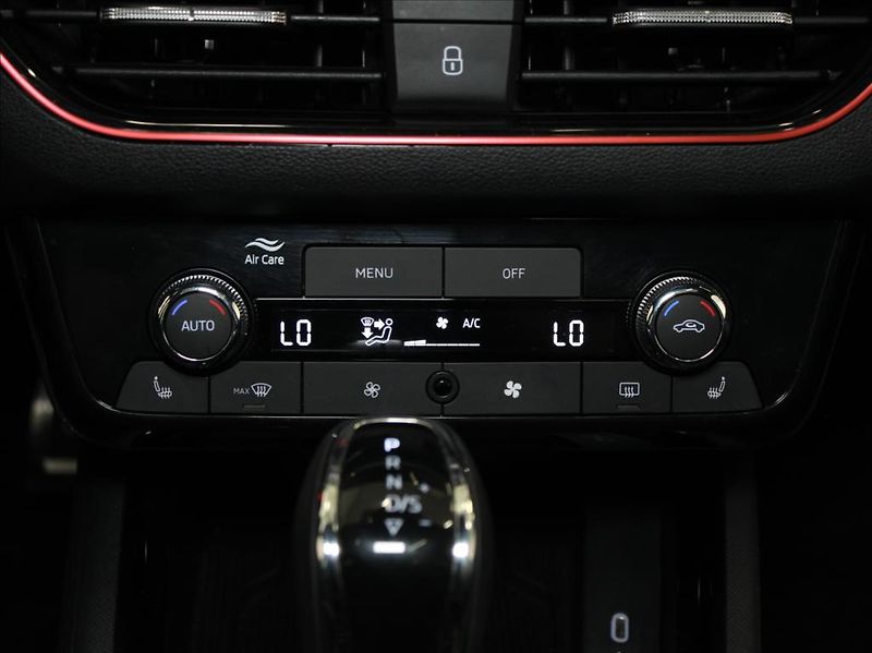 Škoda Scala 1,0 TSi DSG Monte Carlo 5L.Zár - fotka 17 z 28