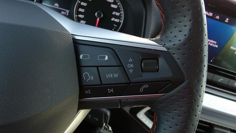 Seat Arona 1,0 TSi 81kW FR - fotka 12 z 23