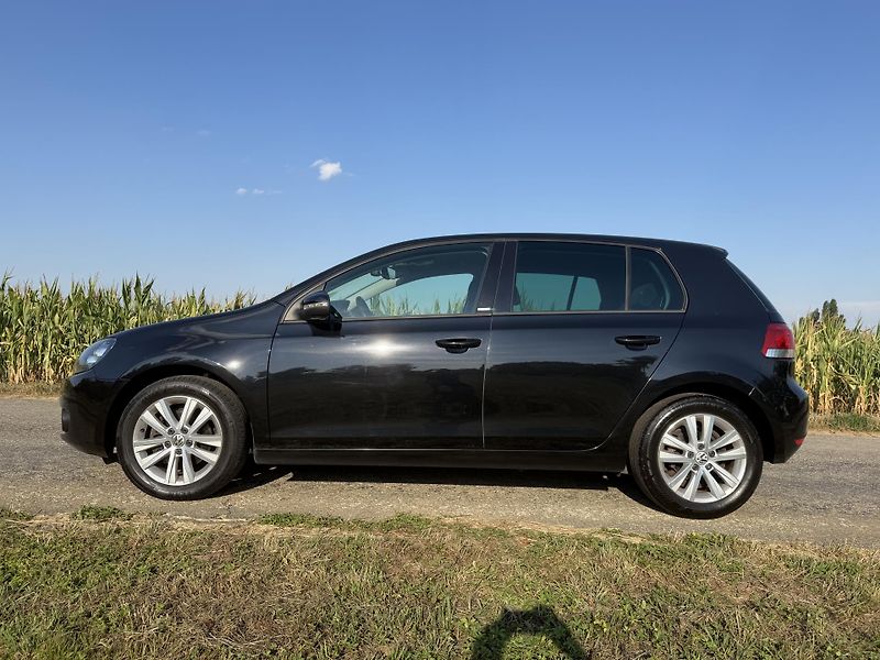 Volkswagen Golf (2011) VI 1,4i16V STYLE 1 MAJITEL - fotka 8 z 66