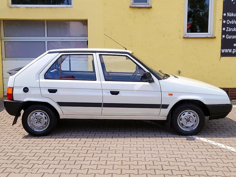 Škoda Favorit 135L,CZ, 1.majitel, GARÁŽOVANÝ - fotka 17 z 50