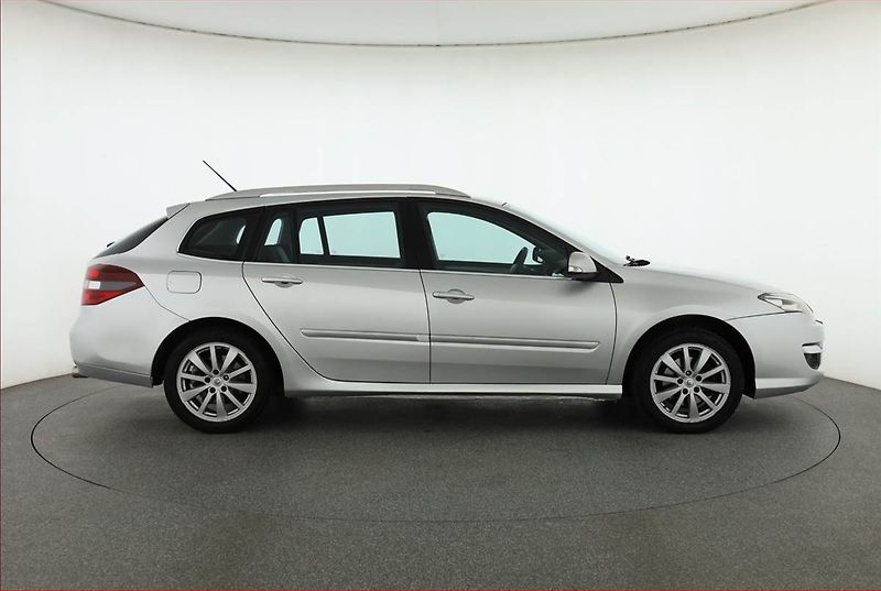 Renault Laguna (2011) 2.0 DCi, po STK, Tažné - fotka 6 z 19