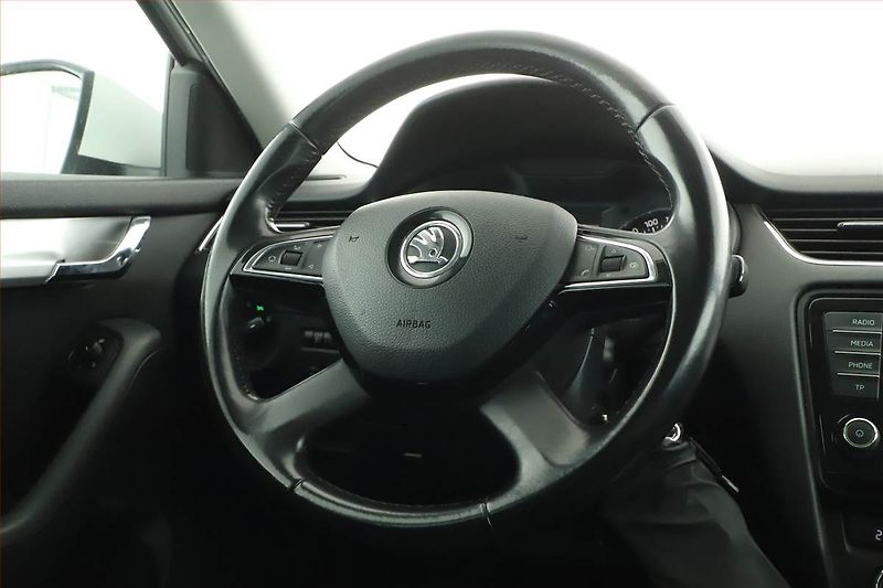Škoda Octavia (2013) 1.6 TDI, Navi, Tempomat - fotka 8 z 17