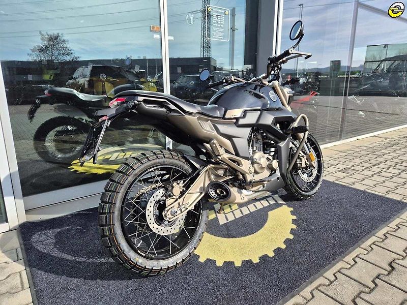 Zontes 125 G1 (2026) 125 Scrambler - drátěná kola - fotka 4 z 19