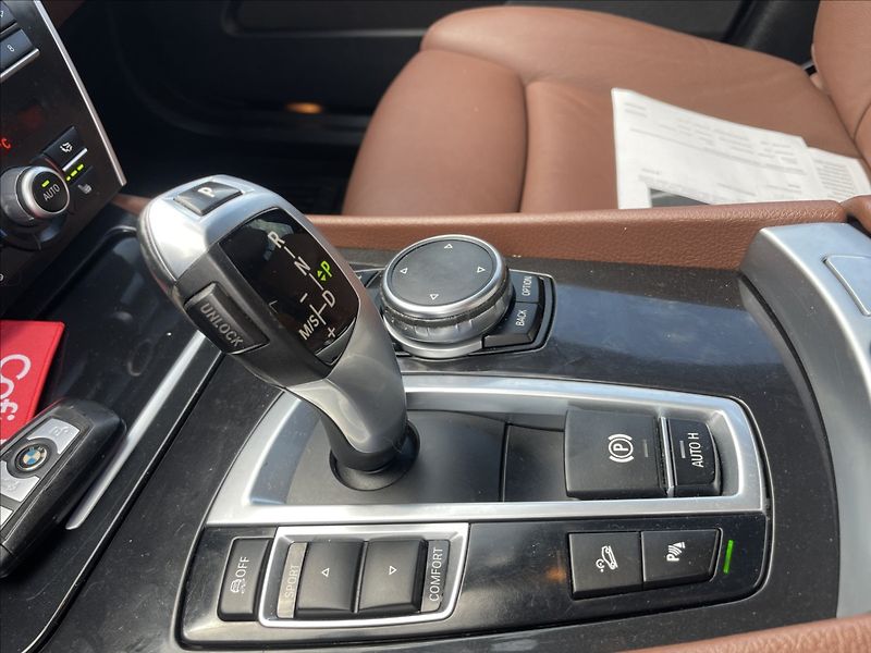 BMW Řada 5 3,0 GT 190kw 530d M-Paket Pano - fotka 22 z 37