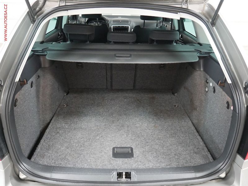 Škoda Octavia (2012) 1.6 TDi, autoAC - fotka 7 z 19