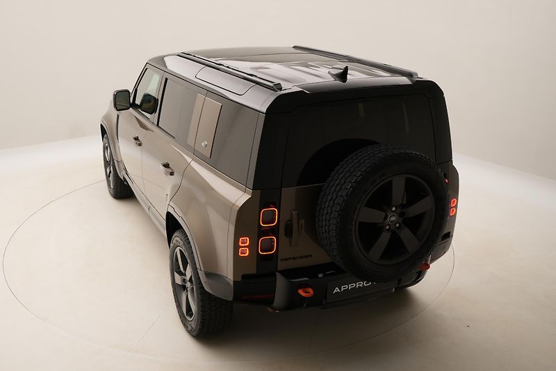 Land Rover Defender 110 D300 X AWD AUT REZERVACE - fotka 17 z 55