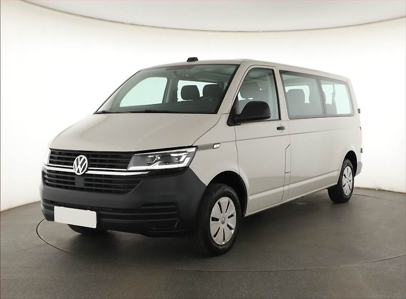 Volkswagen Transporter (2020) 2.0 TDI, Bus, 9Míst, ČR, 1Maj - fotka 2 z 14