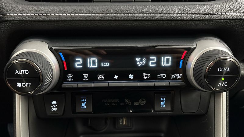 Toyota RAV4 2.5 Hybrid AUT 4x4 Comfort - fotka 13 z 28