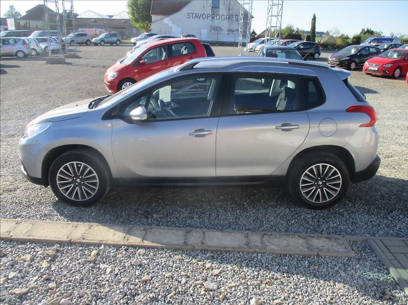 Peugeot 2008 1,2 i, klima,serv.kniha,tažné - fotka 4 z 34
