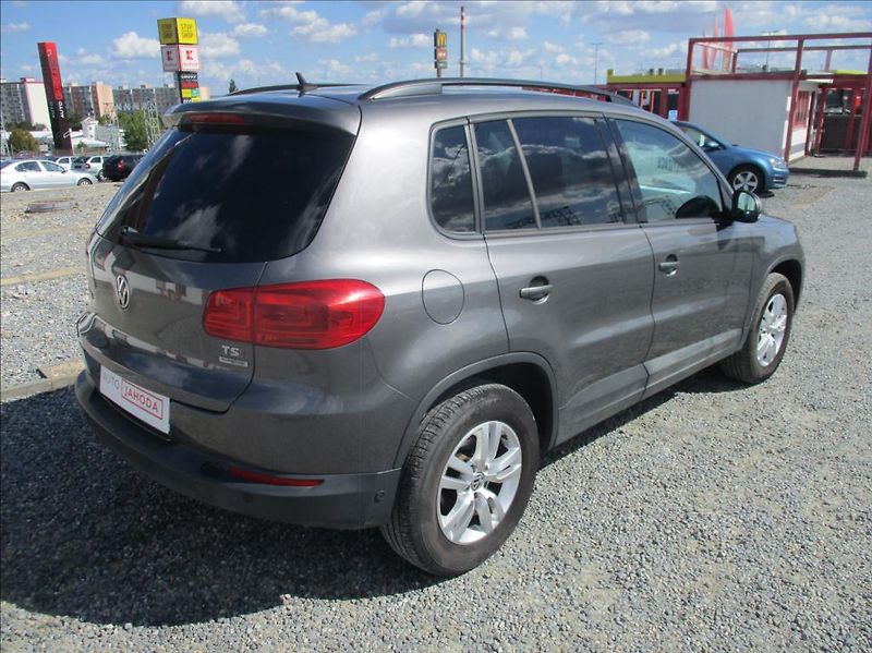 Volkswagen Tiguan 1,4 TSi, aut klima,serv.kn. - fotka 5 z 31