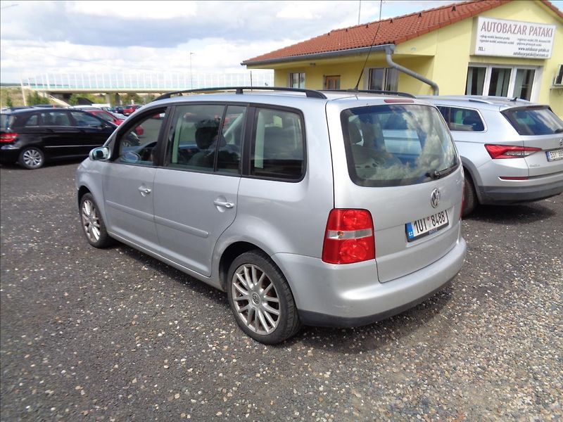 Volkswagen Touran 2,0 - fotka 5 z 25