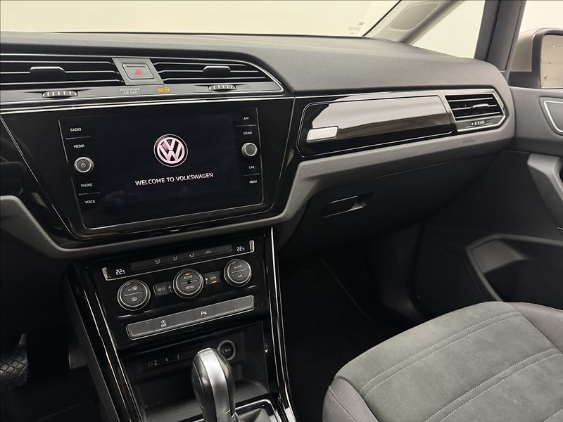 Volkswagen Touran 1,4 DSG KAMERA TAŽNÉ 1.MAJ ČR - fotka 13 z 38