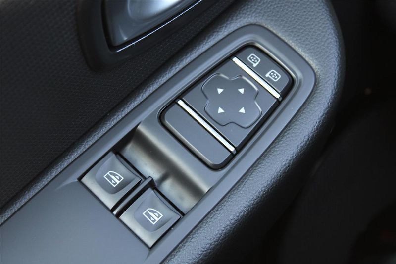 Renault Clio 1,2 i  NOVÉ V ČR,1.MAJITEL - fotka 19 z 26