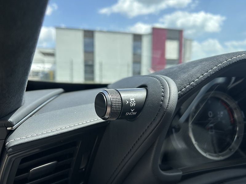 Lexus LC 500 Sport+ 5.0 V8 - fotka 25 z 34