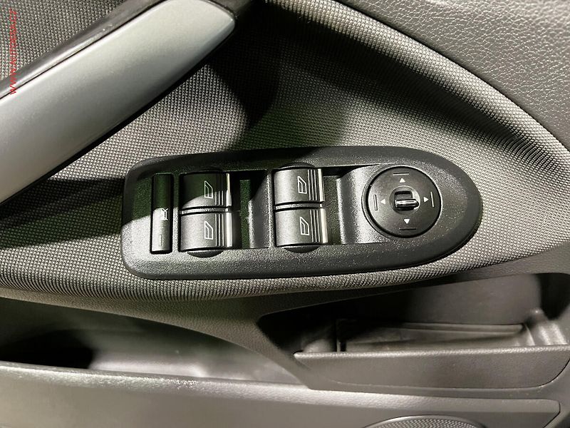 Ford Kuga (2012) 2.0 TDCi, Champions, +kola - fotka 12 z 17