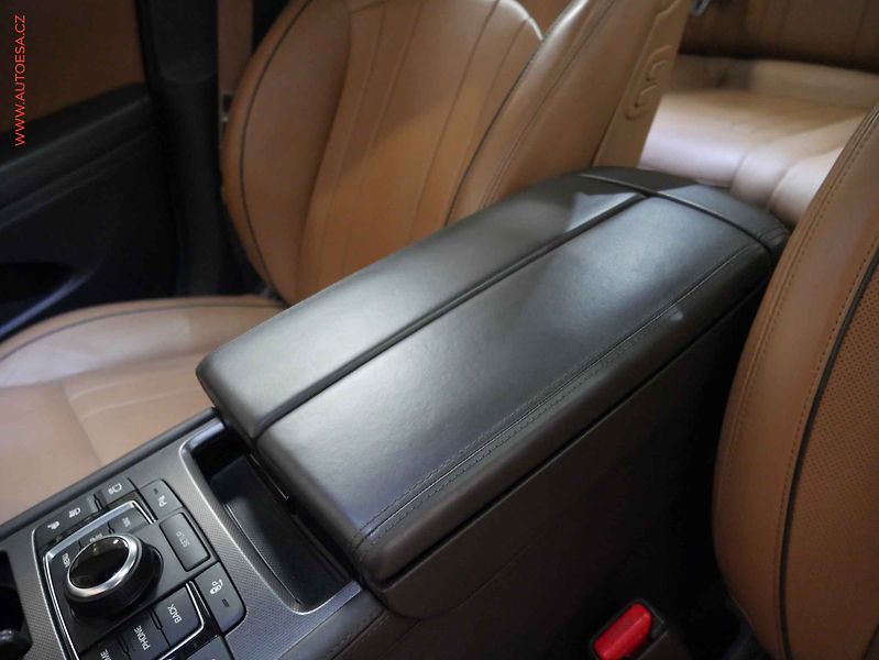 Hyundai Genesis (2017) 3.8 GDI V6 4x4, ČR, Bixen - fotka 23 z 32
