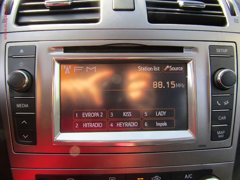 Toyota Avensis (2013) 2.2 D-4D, ČR, AC, navi - fotka 11 z 16
