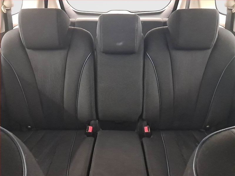 Mazda 5 (2010) 2.0, 7 míst - fotka 10 z 17