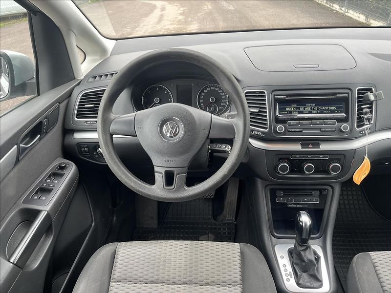 Volkswagen Sharan 2,0 TDi DSG 130KW KLIMA SERVIS - fotka 14 z 38