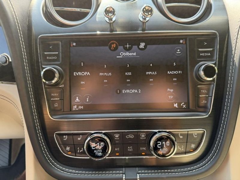 Bentley Bentayga 6,0 V12 4WD,head-up, TOP STAV - fotka 32 z 49